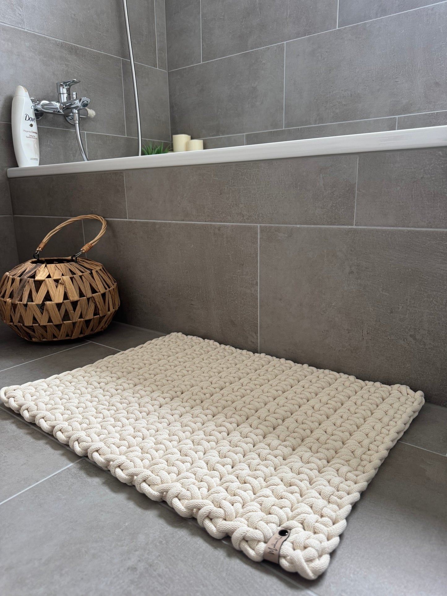 Rectangular shower rug